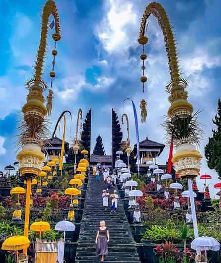 East Bali Tour: Besakih Temple, Lempuyang Gate, Tirta Gangga - How the guide affects the experience
