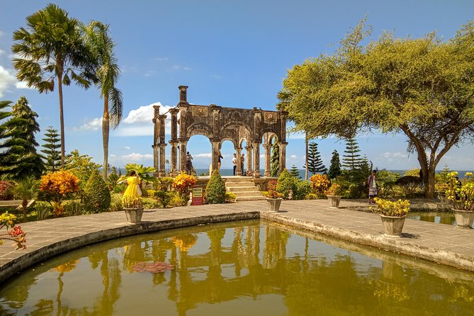 East Bali Tour, Lempuyang - Tirta Gangga - Ujung Soekasada - Black sand Beach - Why East Bali makes a worthwhile day trip