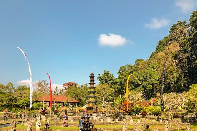 East Bali Tour, Lempuyang - Tirta Gangga - Ujung Soekasada - Black sand Beach - Who will enjoy this day most