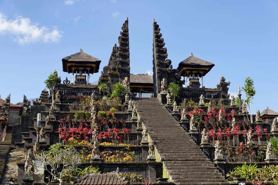 EAST BALI TRIP : BESAKIH TEMPLE/LAKE BATUR/TIRTA EMPUL - Besakih Temple and the climb up Mount Agung