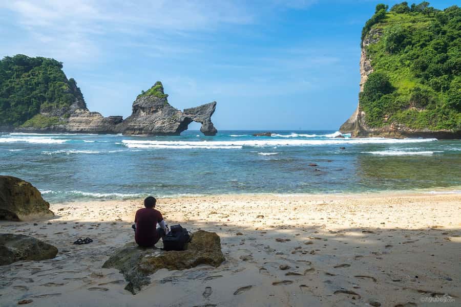 East Nusa Penida With Tembeling Beach Natural Pool - Lunch in Nusa Penida, with the bill separate