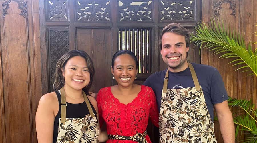 Experience the Art of Cooking Authentic Balinese Cuisine - Choosing two mains, vegetable sides, and dessert