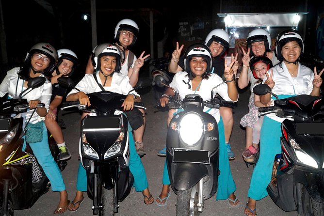 Foodie Tour Bali - Riding safely with a woman guide