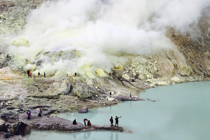 From Bali: 24-Hour Kawah Ijen Blue Flames, Dinner & Room - Climbing Before Dawn