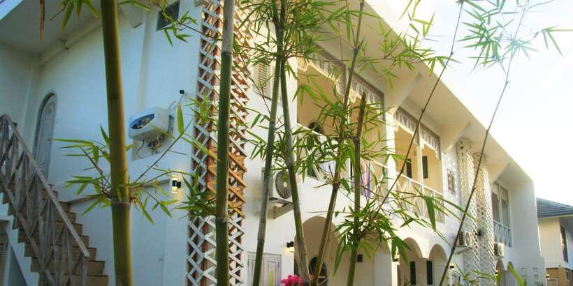 From Bali: 4-Day Surf and Yoga Retreat in Nusa Lembongan - The four-hour manta-ray snorkeling trip