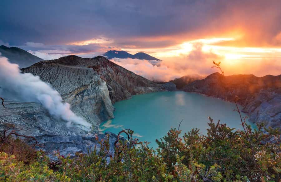 From Bali: Ijen Sunrise Tour with Local Guide & Blue Fire - Hiking Ijen in the dark