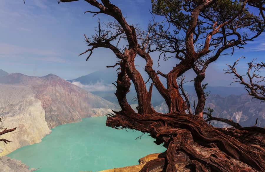 From Bali: Ijen Sunrise Tour with Local Guide & Blue Fire - Sunrise above the turquoise sulfur lake
