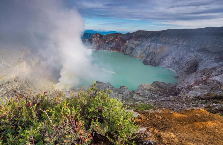 From Bali: Ijen Sunrise Tour with Local Guide & Blue Fire - Meeting sulfur miners at Ijen