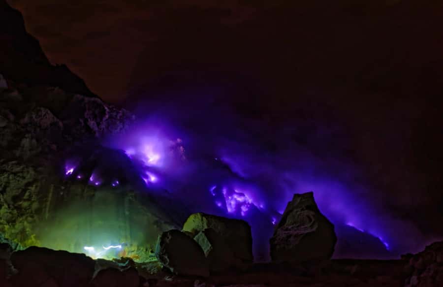 From Bali: Ijen Sunrise Tour with Local Guide & Blue Fire - What the $138 price includes
