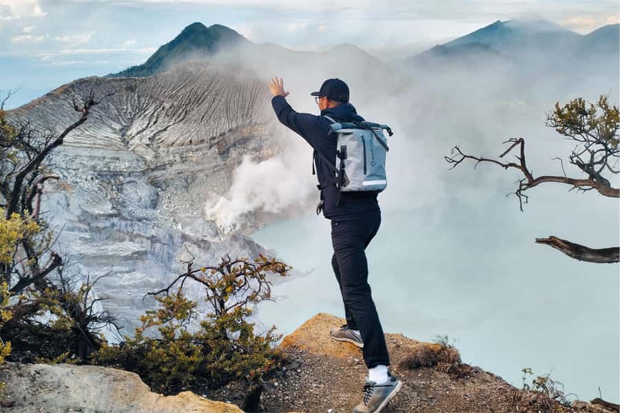 From Bali: Ijen Volcano Sunrise Hike with Transfer & All Fee - Descending toward the sulfur flames