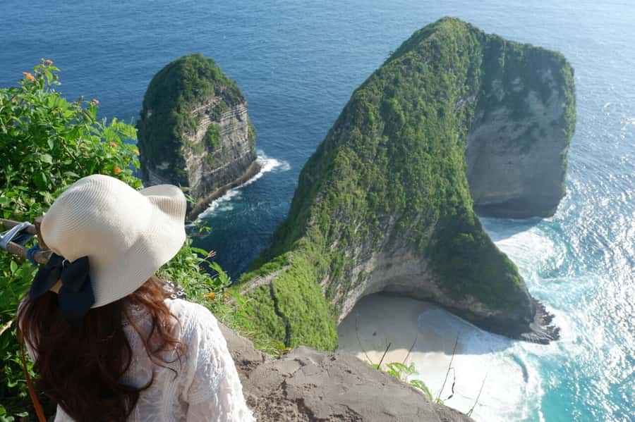 From Bali: Lembongan & Penida 2-Day Tour with Snorkeling - One night on Lembongan keeps the trip from feeling frantic