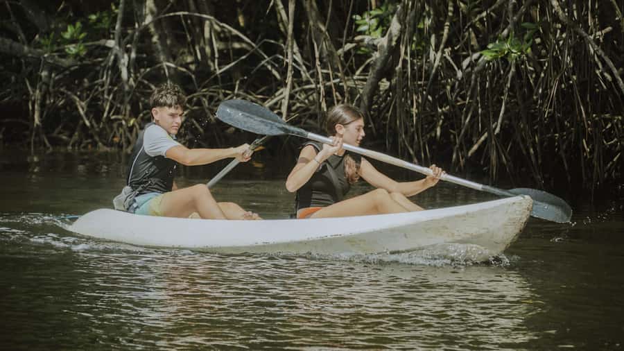 From Bali: Nusa Penida Snorkel 3 Spots w/ GoPro & Kayak tour - Lunch gives you a needed pause