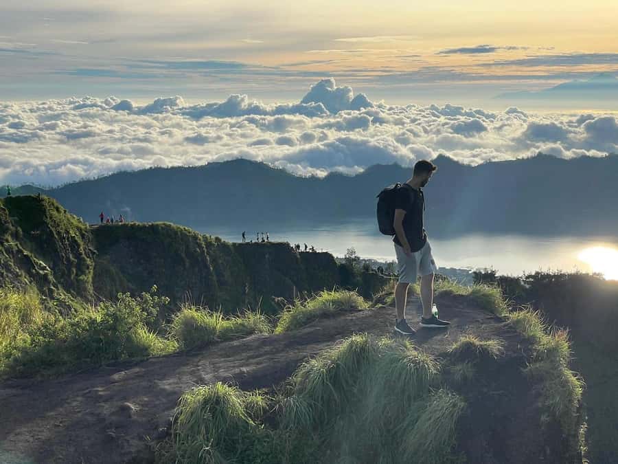 From Ubud: Mount Batur Hiking With Hotspring - The 1.5-hour climb before sunrise
