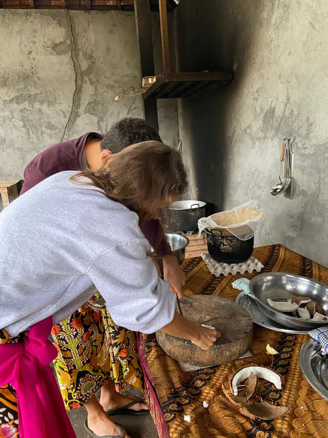 From Ubud: Traditional Bali Coconut Oil Class - What happens while the oil is being prepared