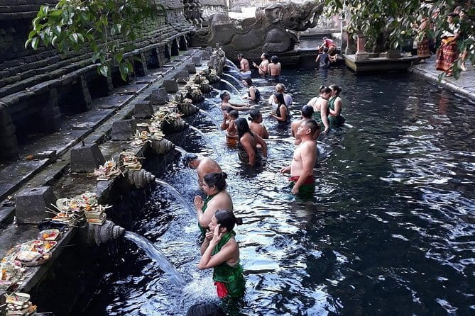 Full-Day Ubud Village including Mt Batur Tirta Empul and Sightseeing Tour - Batik at Sari Amerta, where cloth becomes a craft lesson