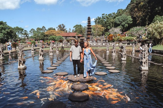 Gate of Heaven Tour With Guide : All-Inclusive Best Experience - Sidemen gives the day a more local rhythm