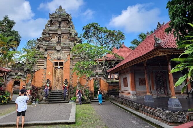 Half Day Ubud Village Private All Inclusive Tour - Ubud Palace: a short look at royal Bali