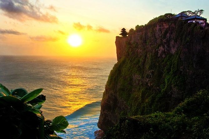 Half Day: Uluwatu Temple,KECAK FIRE DANCE Evening Tour & Jimbaran SEAFOOD Dinner - Padang Padang Beach gets a short first look