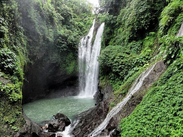 Jumping Sliding at Aling- aling Waterfall - Wanagiri Hidden Hill - Handara Gate - The 7:30 am Start and the Long Road North