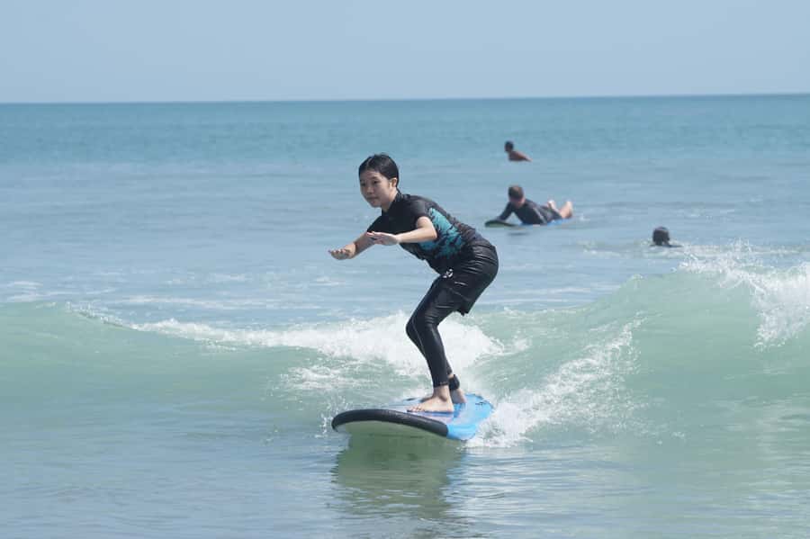 Kuta/Bali: Private Beginner & Intermediate Surf Lessons - What beginners can realistically achieve in 90 minutes