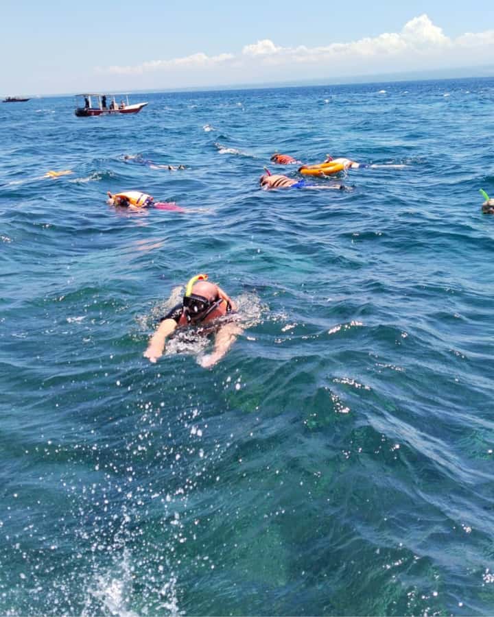 Lembongan Day Cruise: Activities in Lembongan - Welcome Drinks and Getting Set Up on Lembongan