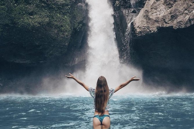 Magical Ubud Rice Terrace Tour (Private & All-Inclusive) - Tegenungan Waterfall and the first splash
