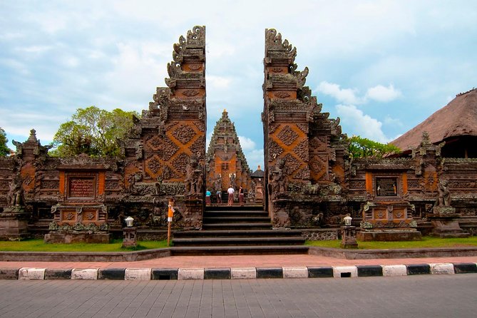 Monkey Forest, Ubud, Waterfall and Rice Terrace - Tegenungan Waterfall: the day’s best chance to cool off