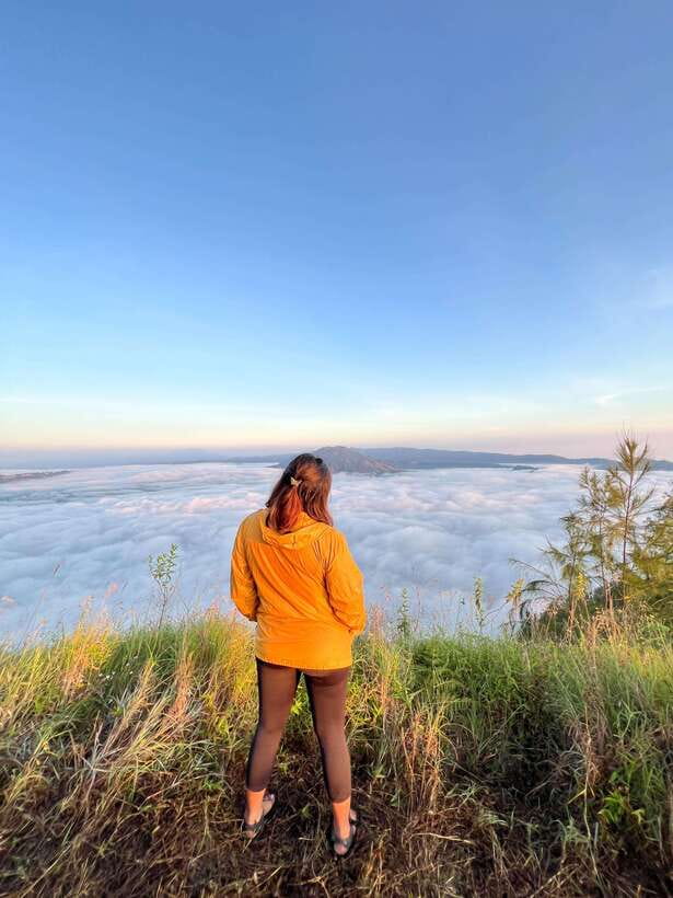 Mount Abang Trekking - The 1:00 a.m. pickup and drive to Suter village
