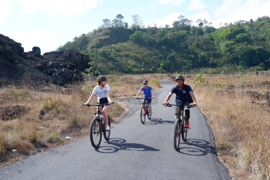 Mount Batur: Black Lava Cycling Tour w/ Natural Hot Spring - Meeting the bike guide at Bungklambu