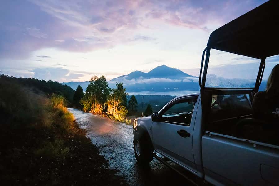 Mount Batur: Sunrise Jeep Tour & Natural Hot Spring - Brunch with a Kintamani setting