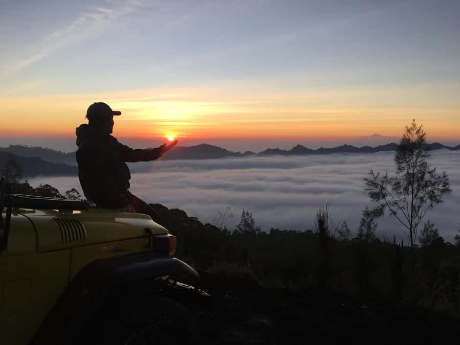 Mount Batur: Sunset/Sunrise 4WD Jeep Tour with Photographer - Black Lava: the rugged second act