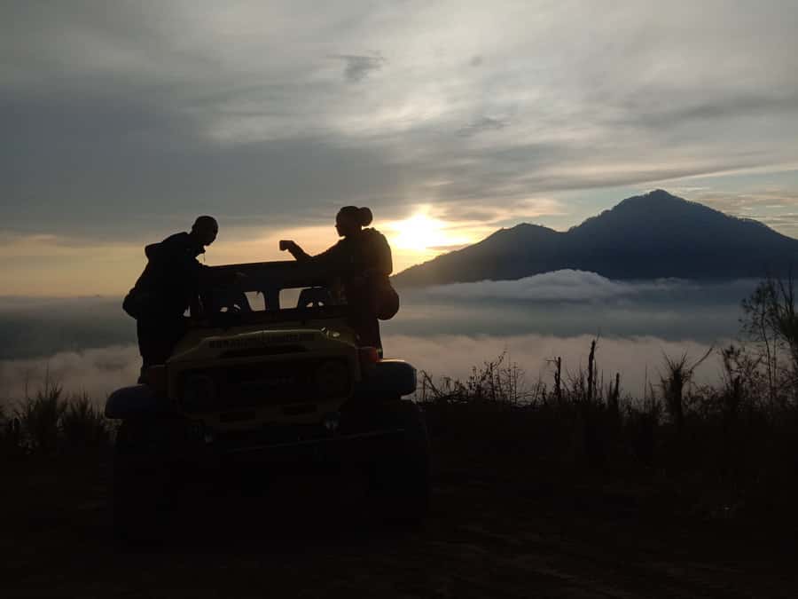 Mount Batur: Sunset/Sunrise 4WD Jeep Tour with Photographer - Pahdi Specialty Coffee and Kintamani views