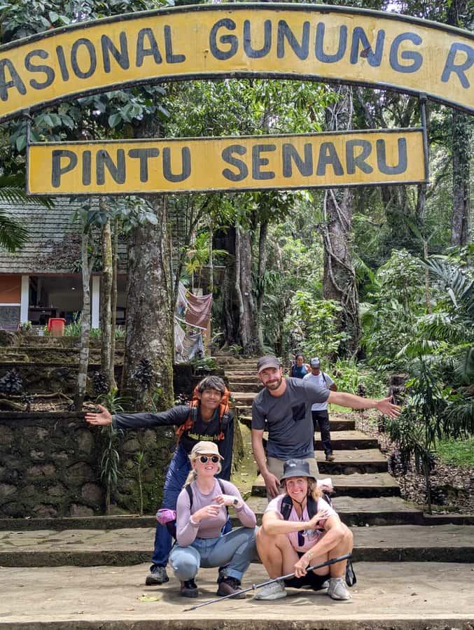 Mount Rinjani 3D/2N Full Mt Rinjani Summit - Food, guides, and the working team