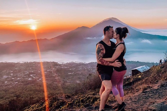 Mt batur Sunrise Trekking and Natural Spring Tour - Sunrise above Mount Abang and Lombok