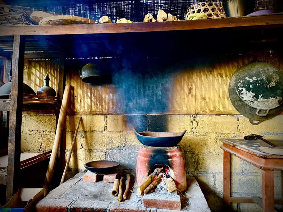 Munduk: Balinese Cooking Class with Dinner at a Local Home - Sitting down for a generous Balinese dinner