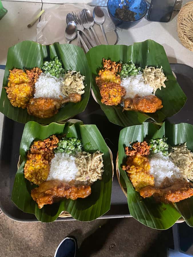 Munduk : Jungle Trekking,Canoeing,waterfall &authentic lunch - Traditional Balinese lunch, with cooking as an option