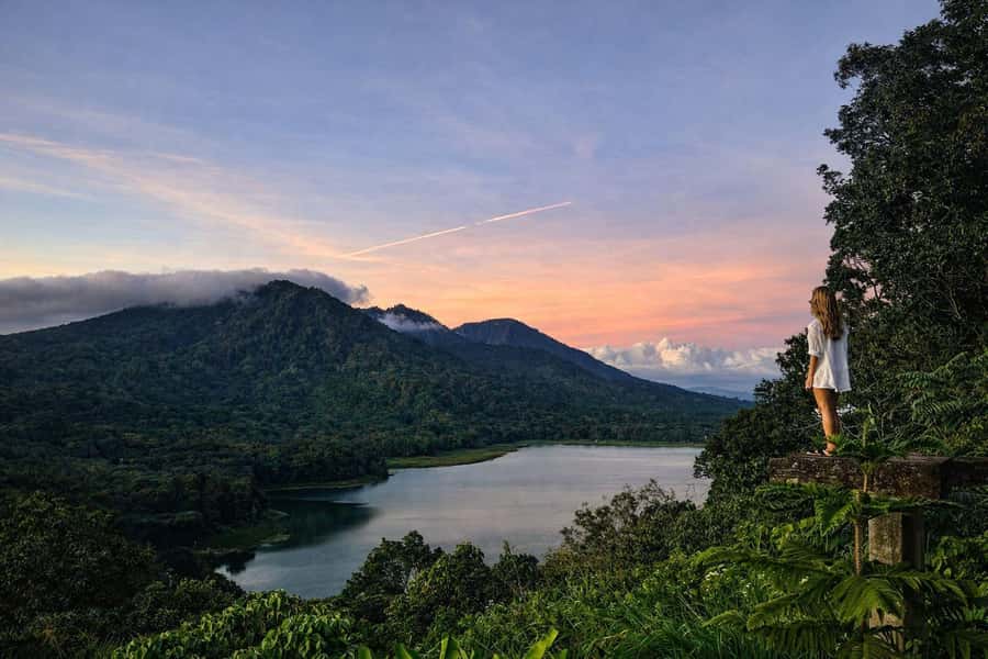 Munduk: Twin Lake Jungle Hike, Ulun Danu Temple, & Waterfall - At a glance: what makes this Munduk day special