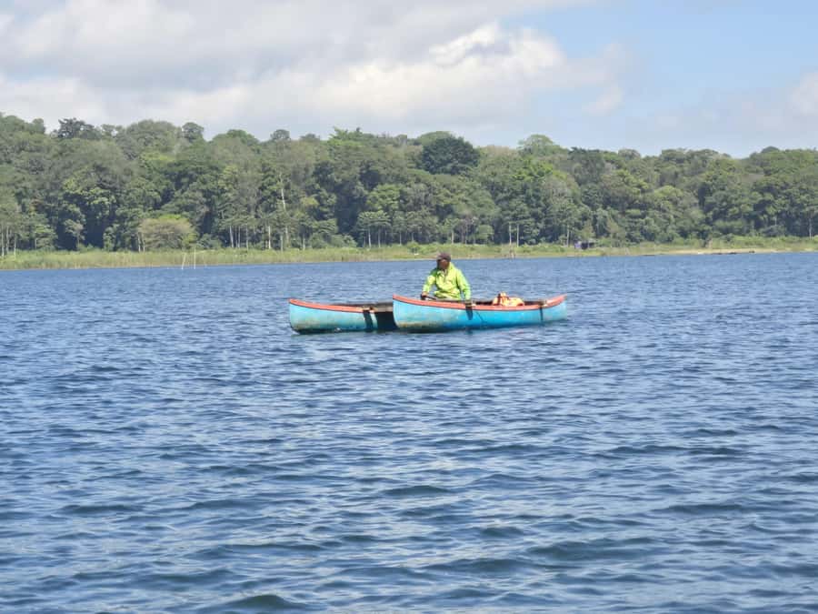 Munduk: Twin Lakes Jungle Hike with Lake Canoe and Waterfall - Pura Ulun Danu Tamblingan and Pura Dalem Tamblingan