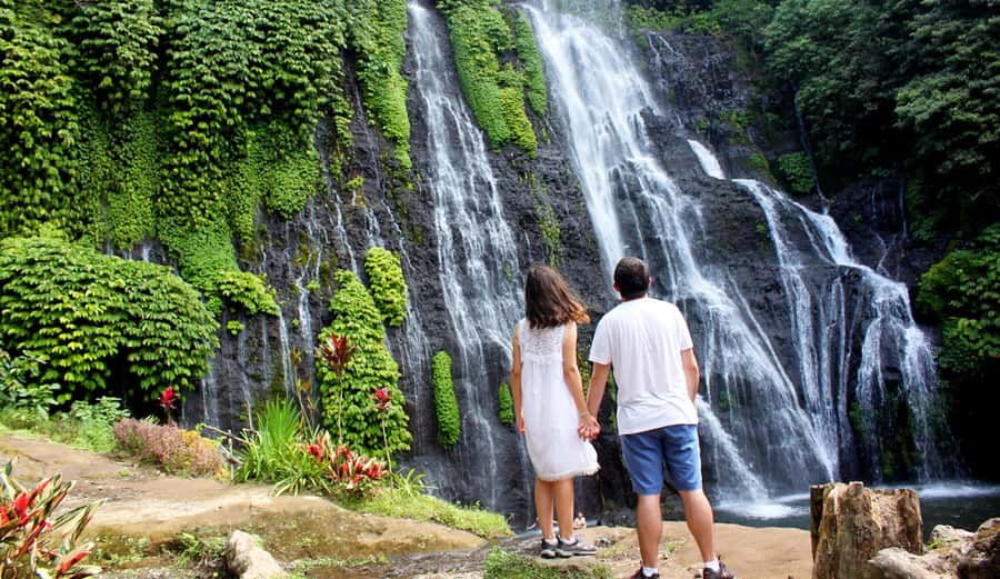 North Bali: Banyumala Waterfall and Ulun Danu Beratan Temple - Handara Gate and the Price of an Iconic Photo
