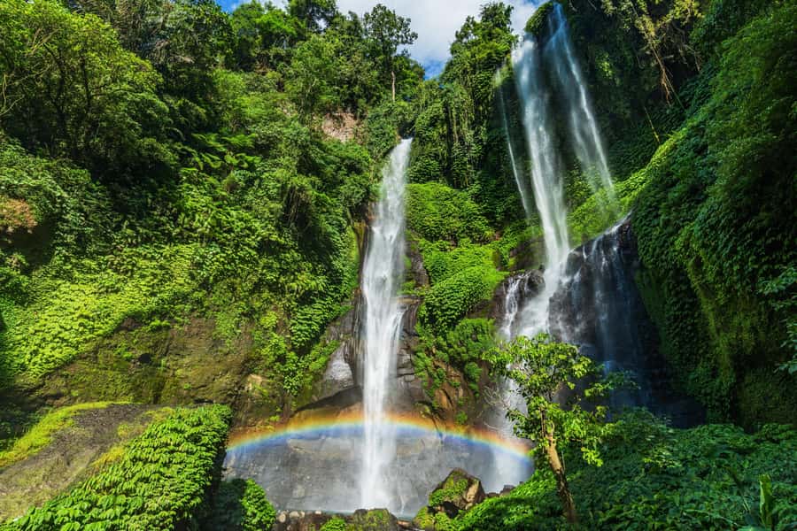 North Bali: Sekumpul Waterfalls and Ulun Danu Temple Tour - Twin Lakes and Lake Beratan’s cool mountain air