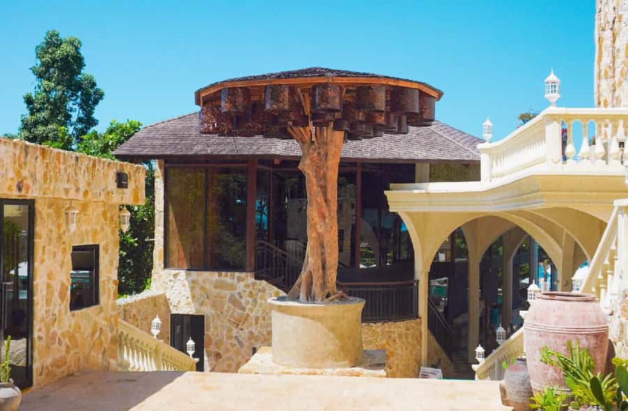 Nusa Dua: Canna Beachfront Access with F&B - Pool time with the beach close by