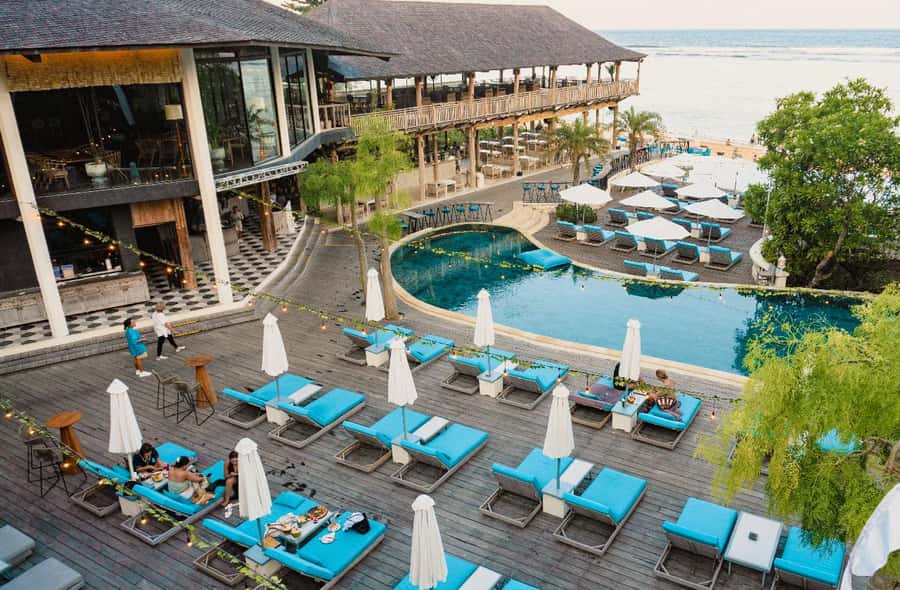 Nusa Dua: Canna Beachfront Access with F&B - Sunset music and the late evening mood