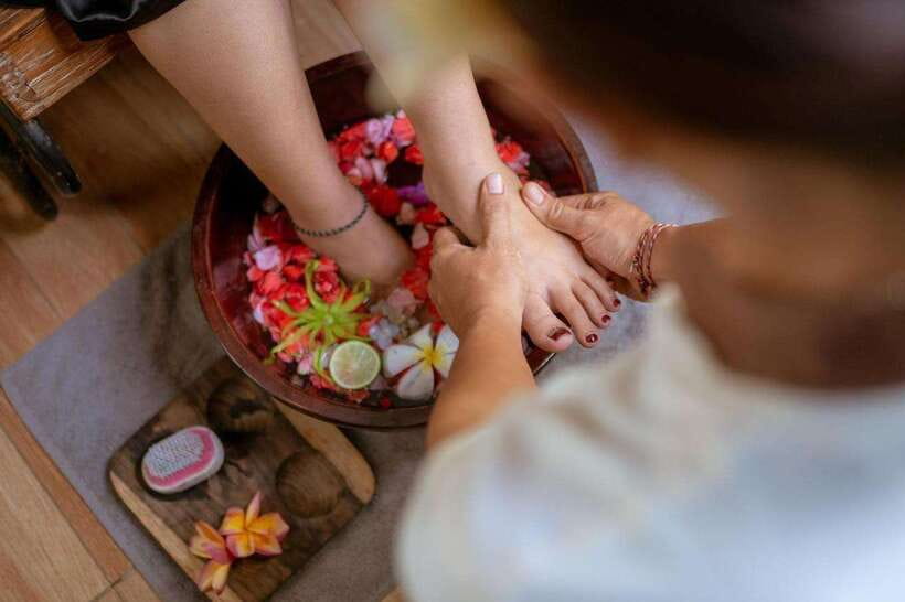 Nusa dua: Luxury Spa Bali Massage, Scrub, Flowerbath 2 hour - The 30-minute body scrub