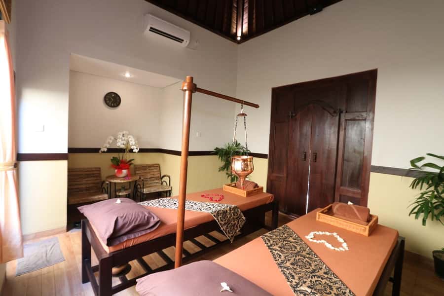 Nusa Dua: Traditional Lulur Massage & Spa Treatment - The five-minute Thalasso foot wash