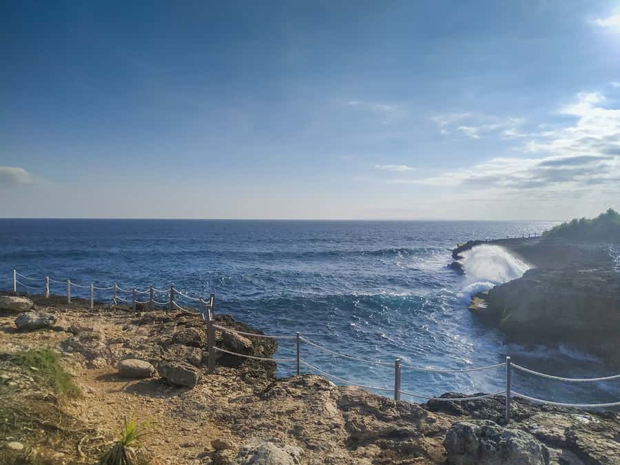 Nusa Penida and Nusa Lembongan Island Tour - Devil’s Tear at high tide