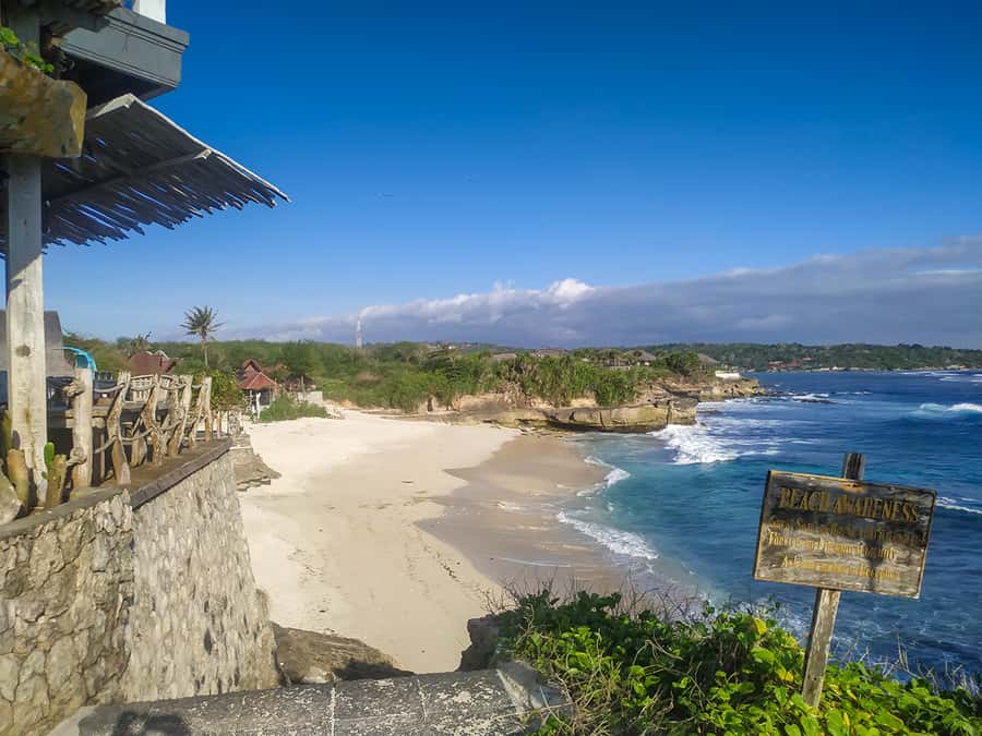 Nusa Penida and Nusa Lembongan Island Tour - Crossing the Yellow Bridge by water taxi