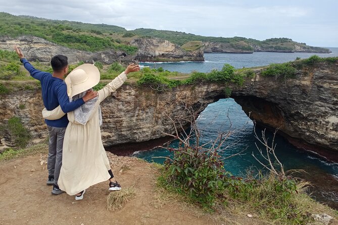 Nusa Penida East And West Full Day Private Guided Tour - Lunch at Happy Cafe Penida