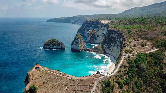 Nusa Penida Island BeachTour - Angels Billabong, a natural pool beside the sea