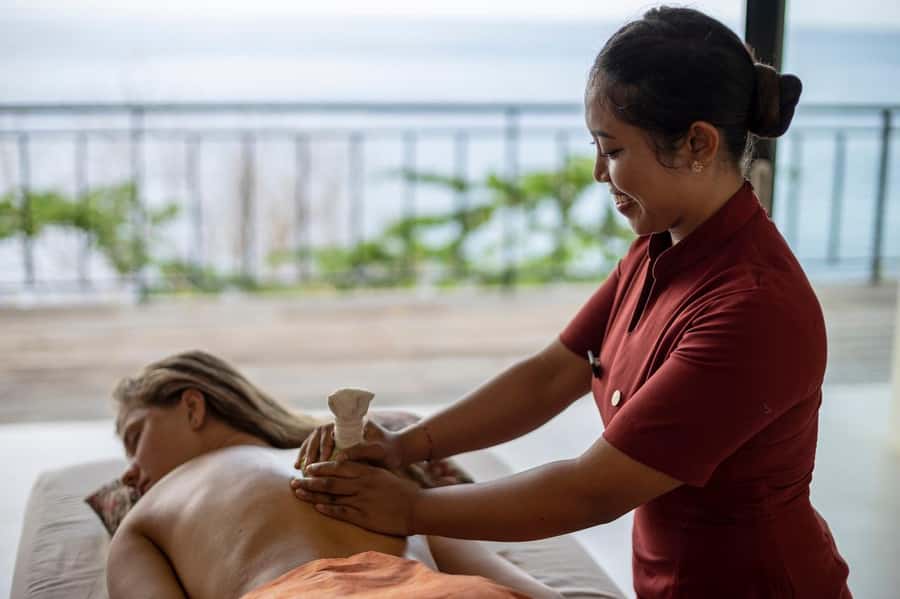 Nusa Penida: Luxury Spa & Flower Bath at Tejas Warnakali - Choosing between Balinese massage and deep tissue pressure
