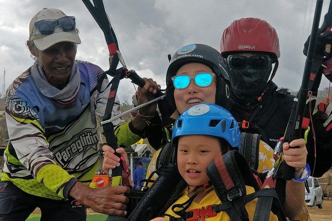 Paragliding Bali at Uluwatu Cliff with Photos/Videos - Safety, pilot attention, and the private format